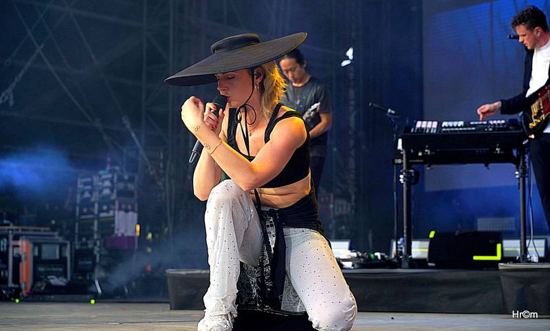 Hvězdou prvního dne Colours of Ostrava byla Florence and the Machine, vystoupili i MØ nebo Red Baraat