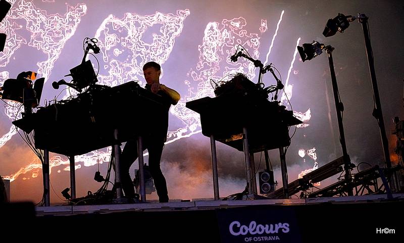 Hvězdou prvního dne Colours of Ostrava byla Florence and the Machine, vystoupili i MØ nebo Red Baraat