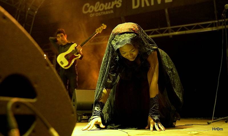 Hvězdou prvního dne Colours of Ostrava byla Florence and the Machine, vystoupili i MØ nebo Red Baraat