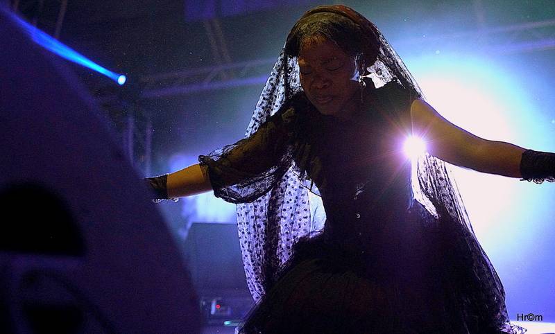 Hvězdou prvního dne Colours of Ostrava byla Florence and the Machine, vystoupili i MØ nebo Red Baraat