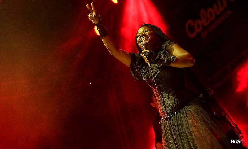 Hvězdou prvního dne Colours of Ostrava byla Florence and the Machine, vystoupili i MØ nebo Red Baraat