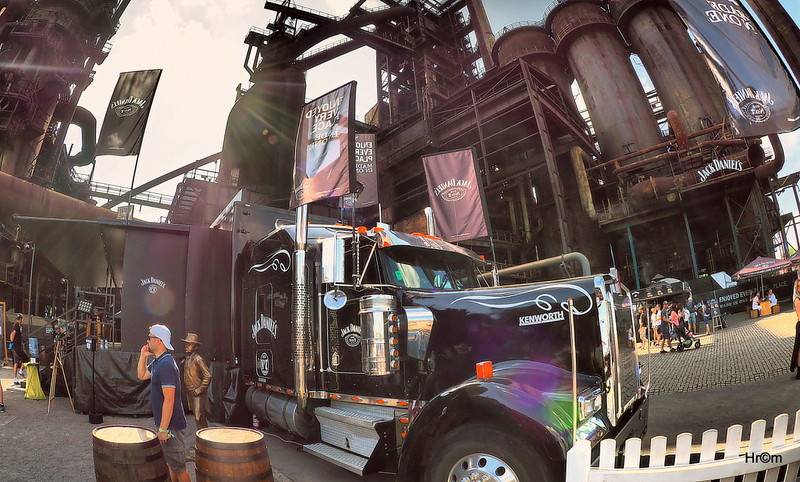 Hvězdou prvního dne Colours of Ostrava byla Florence and the Machine, vystoupili i MØ nebo Red Baraat