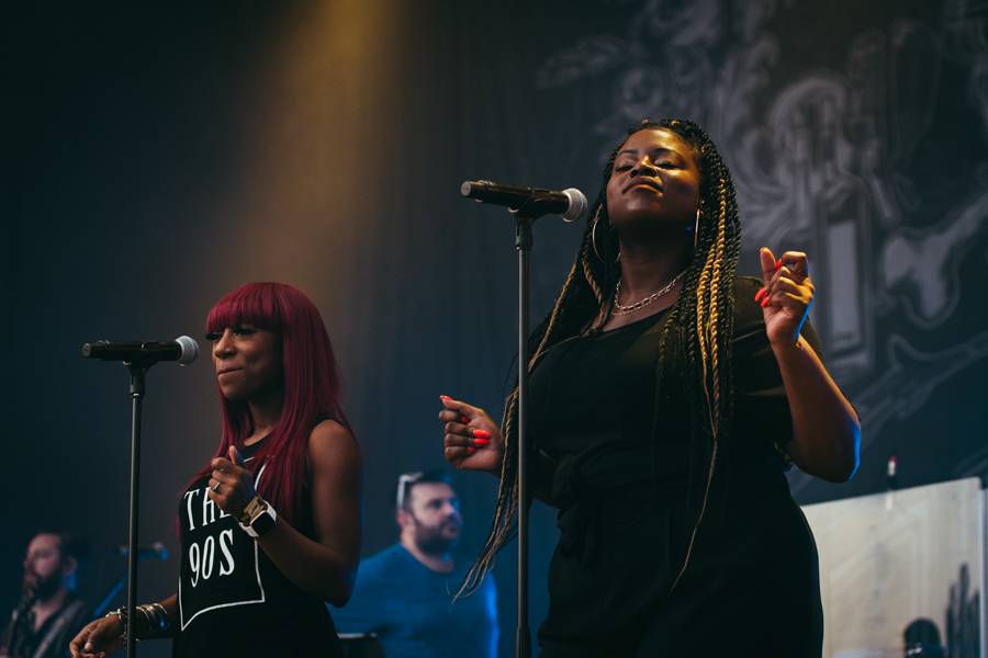 Druhý den Colours Of Ostrava: Dominantní Rag'N'Bone Man, Tom Walker, Mariza i Kryštof