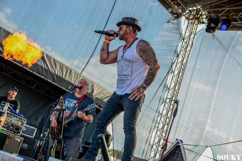 První den na Footfestu vystoupili Škwor, Doga, Traktor nebo Dymytry