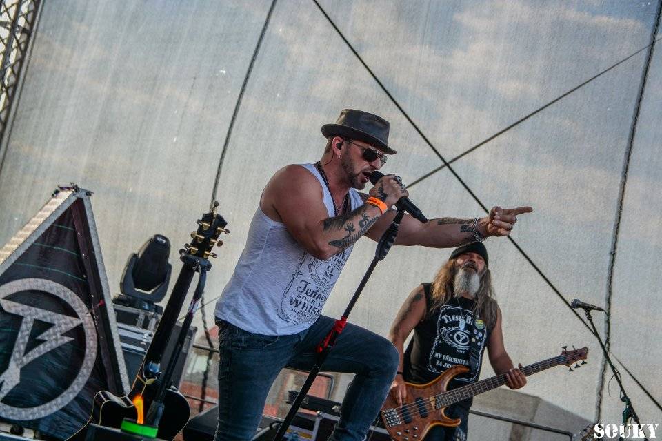 První den na Footfestu vystoupili Škwor, Doga, Traktor nebo Dymytry