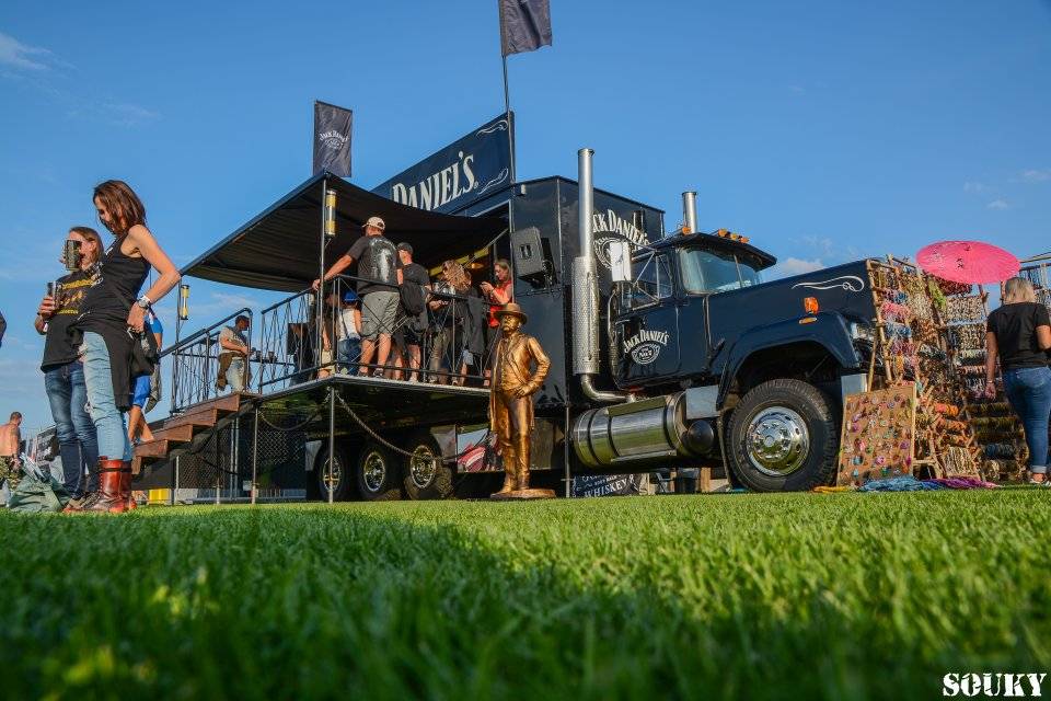 První den na Footfestu vystoupili Škwor, Doga, Traktor nebo Dymytry