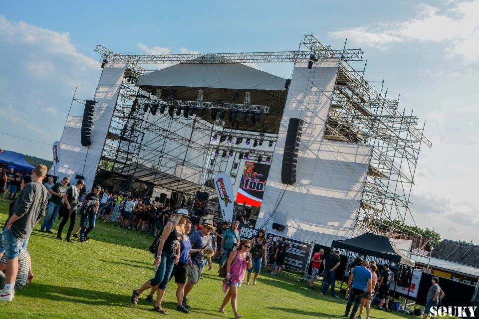 První den na Footfestu vystoupili Škwor, Doga, Traktor nebo Dymytry