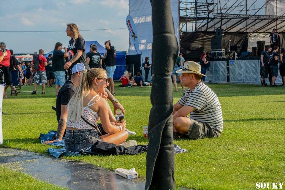 První den na Footfestu vystoupili Škwor, Doga, Traktor nebo Dymytry