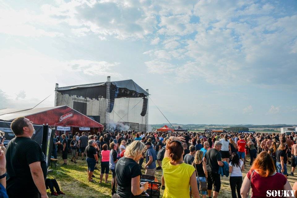 První den na Footfestu vystoupili Škwor, Doga, Traktor nebo Dymytry