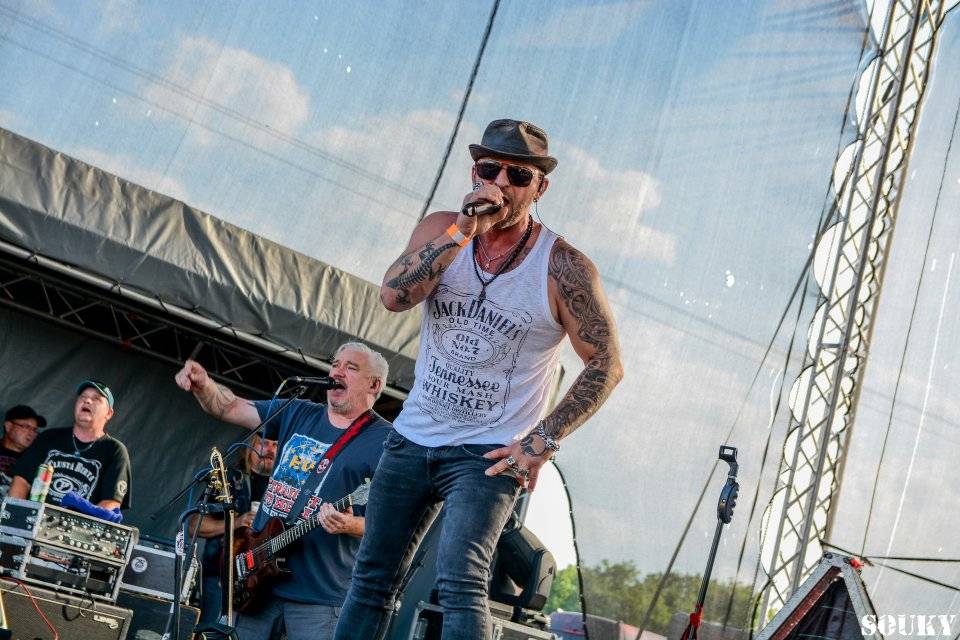 První den na Footfestu vystoupili Škwor, Doga, Traktor nebo Dymytry