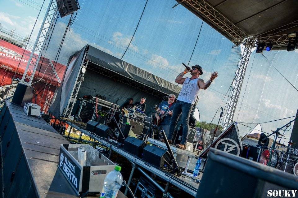 První den na Footfestu vystoupili Škwor, Doga, Traktor nebo Dymytry