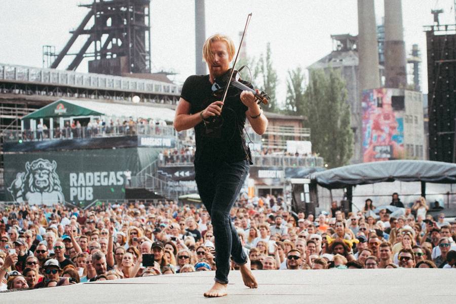 Třetí den Colours of Ostrava rozproudili Shaka Ponk, vystoupili i John Butler Trio nebo Years And Years