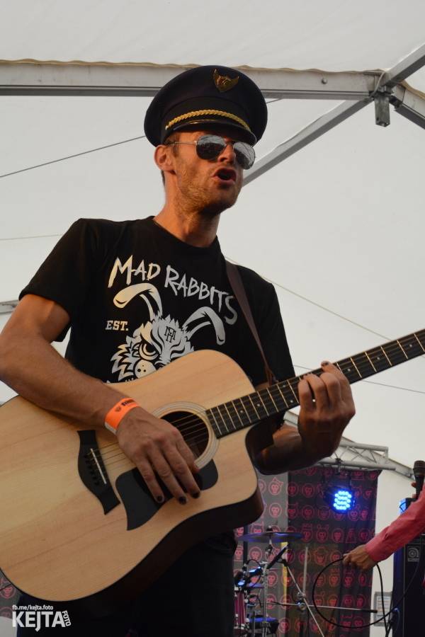 Toy Dolls, Olympic, Fast Food Orchestra i Visací zámek se předvedli v druhý den Footfestu