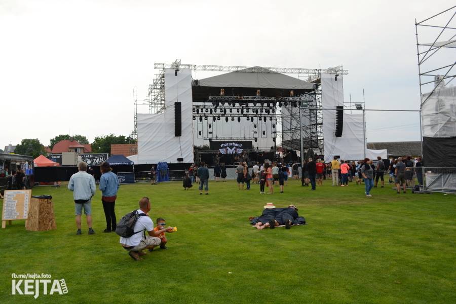 Toy Dolls, Olympic, Fast Food Orchestra i Visací zámek se předvedli v druhý den Footfestu