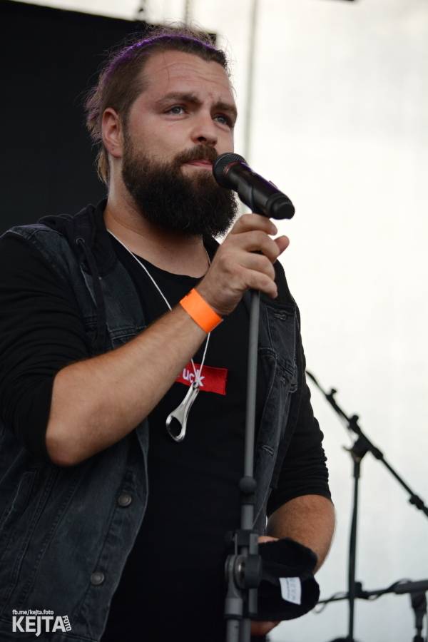 Toy Dolls, Olympic, Fast Food Orchestra i Visací zámek se předvedli v druhý den Footfestu