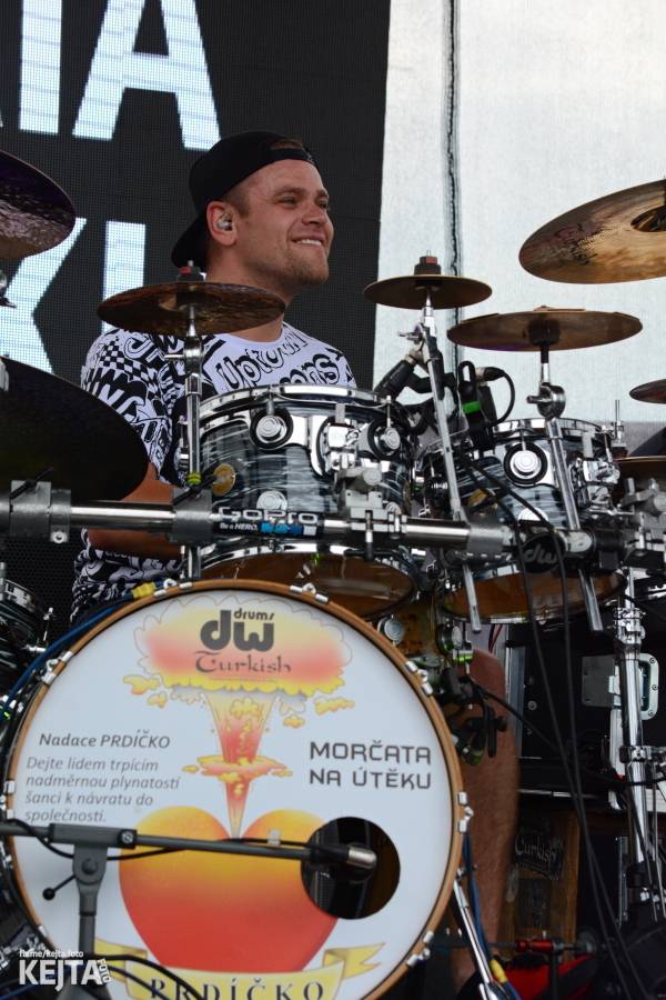 Toy Dolls, Olympic, Fast Food Orchestra i Visací zámek se předvedli v druhý den Footfestu