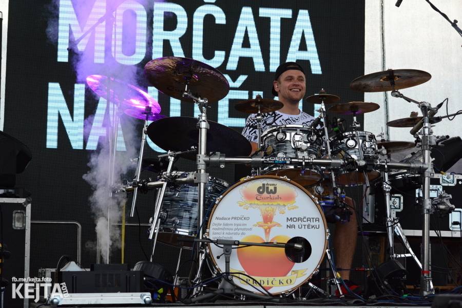 Toy Dolls, Olympic, Fast Food Orchestra i Visací zámek se předvedli v druhý den Footfestu