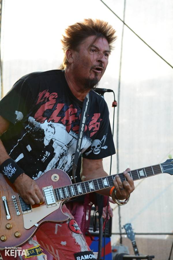 Toy Dolls, Olympic, Fast Food Orchestra i Visací zámek se předvedli v druhý den Footfestu