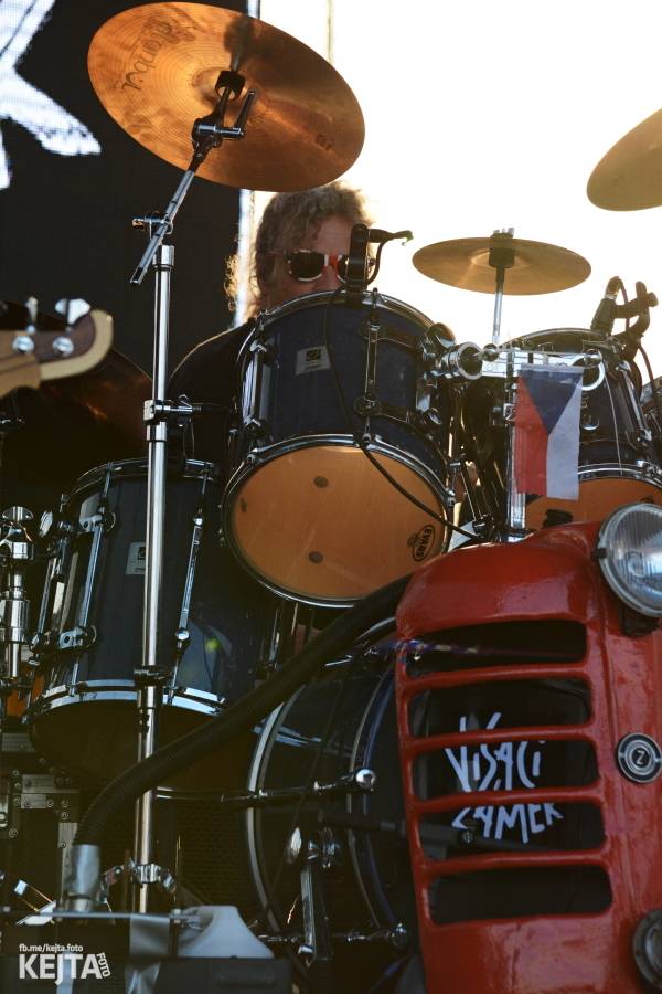 Toy Dolls, Olympic, Fast Food Orchestra i Visací zámek se předvedli v druhý den Footfestu