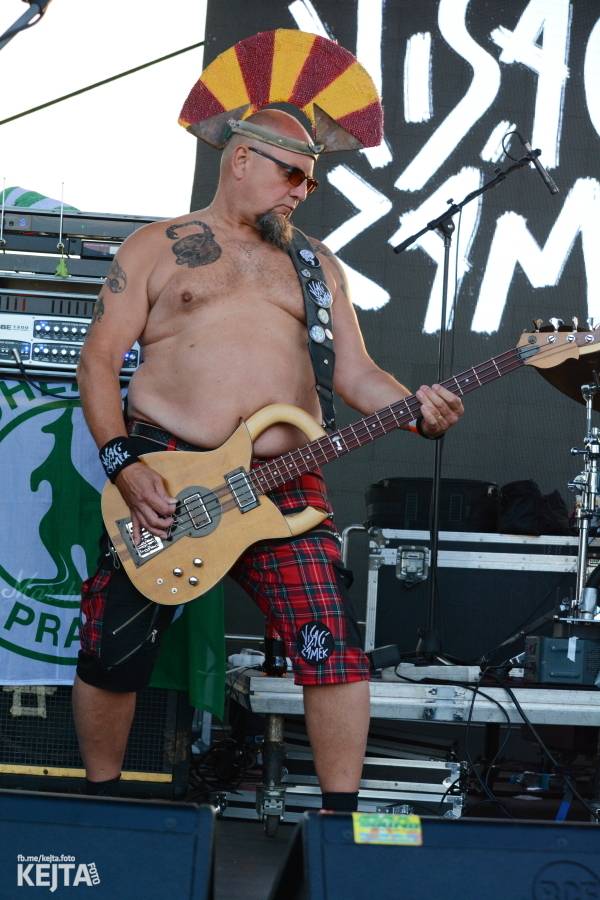 Toy Dolls, Olympic, Fast Food Orchestra i Visací zámek se předvedli v druhý den Footfestu