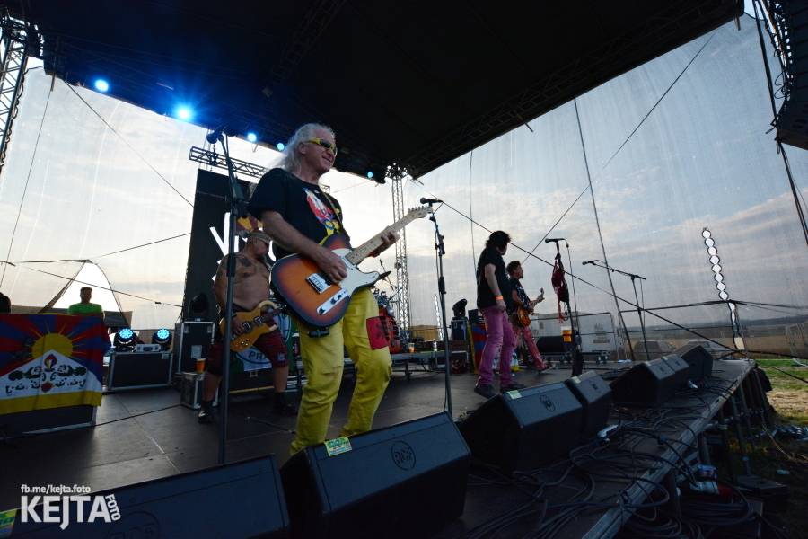 Toy Dolls, Olympic, Fast Food Orchestra i Visací zámek se předvedli v druhý den Footfestu