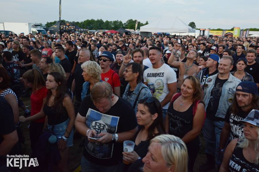 Toy Dolls, Olympic, Fast Food Orchestra i Visací zámek se předvedli v druhý den Footfestu