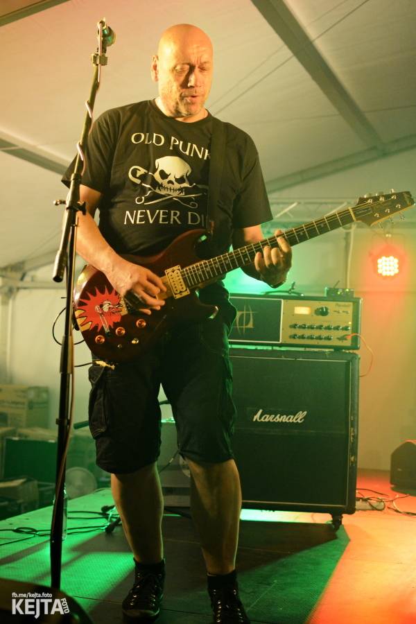 Toy Dolls, Olympic, Fast Food Orchestra i Visací zámek se předvedli v druhý den Footfestu