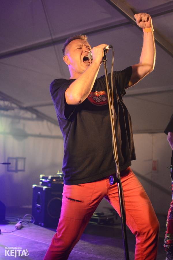 Toy Dolls, Olympic, Fast Food Orchestra i Visací zámek se předvedli v druhý den Footfestu