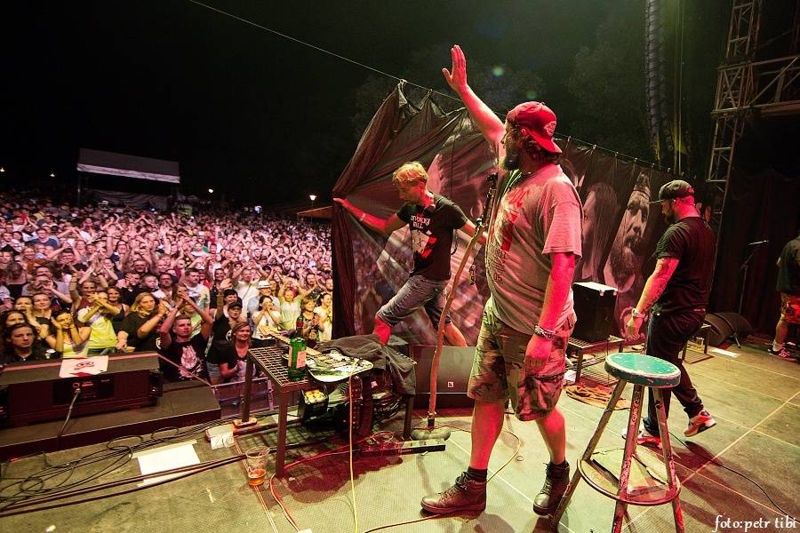 Druhý den Létofestu v Českých Budějovicích: Marek Ztracený, Wanastowi Vjecy, Aneta Langerová a na závěr Divokej Bill