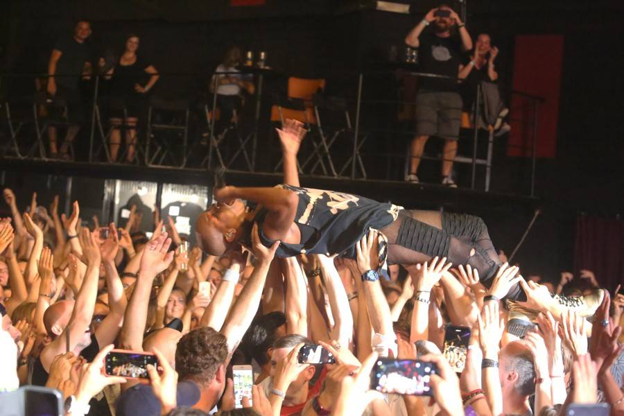 Skunk Anansie proměnili bratislavský klub v saunu