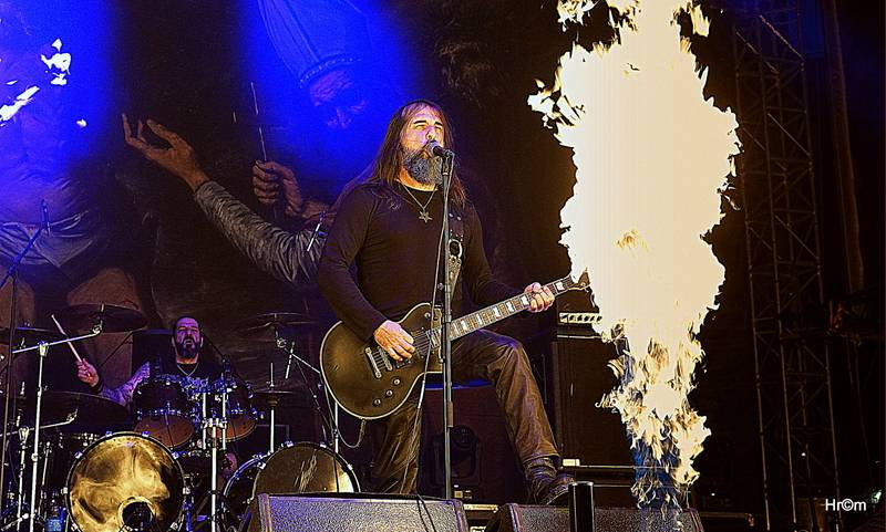 Závěr festivalu Brutal Assault byl ve znamení plamenů i duhy. Hráli Napalm Death, Rotting Christ nebo Raised Fist