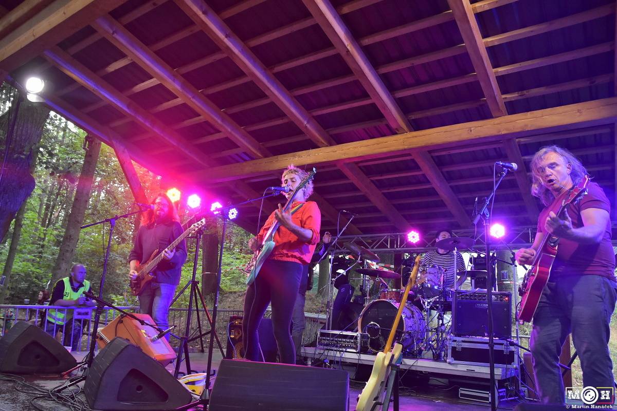 Prasofest č. 7 přivezl pod hrad Vlčtejn Viléma Čoka, Hentai Corporation, Muchu i Totální nasazení