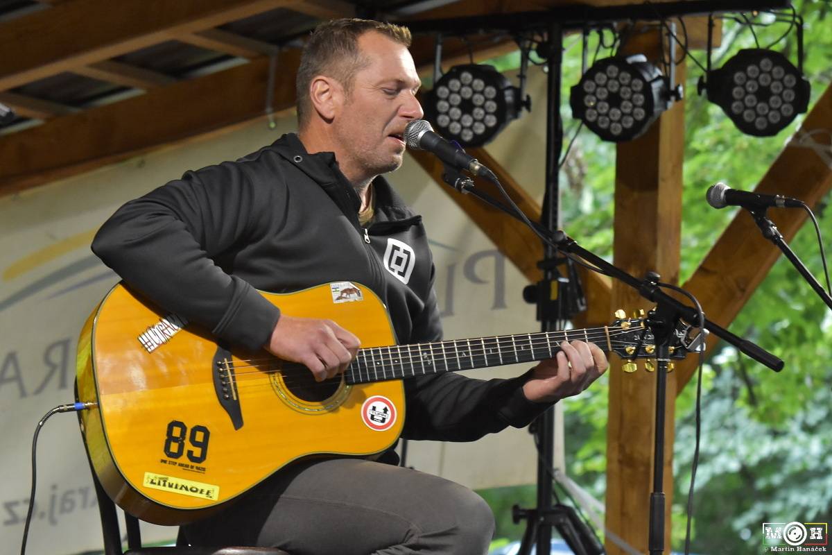 Prasofest č. 7 přivezl pod hrad Vlčtejn Viléma Čoka, Hentai Corporation, Muchu i Totální nasazení