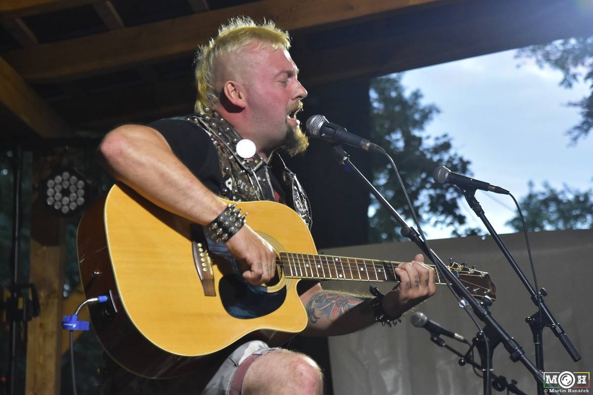 Prasofest č. 7 přivezl pod hrad Vlčtejn Viléma Čoka, Hentai Corporation, Muchu i Totální nasazení