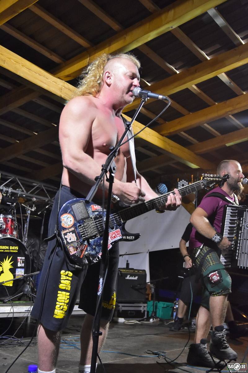 Prasofest č. 7 přivezl pod hrad Vlčtejn Viléma Čoka, Hentai Corporation, Muchu i Totální nasazení