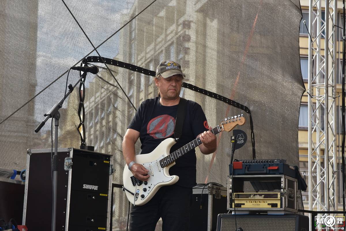 Živá ulice v Plzni: Monika Načeva, Michal Pavlíček, Michal Ambrož nebo Lenka Dusilová oslavovali svobodu