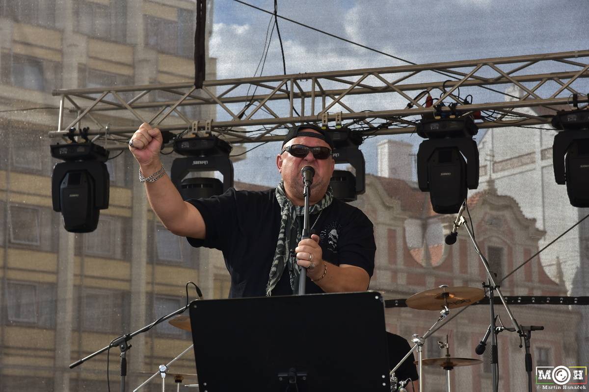 Živá ulice v Plzni: Monika Načeva, Michal Pavlíček, Michal Ambrož nebo Lenka Dusilová oslavovali svobodu