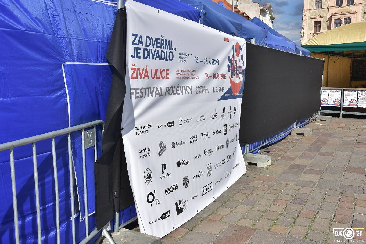 Živá ulice v Plzni: Monika Načeva, Michal Pavlíček, Michal Ambrož nebo Lenka Dusilová oslavovali svobodu