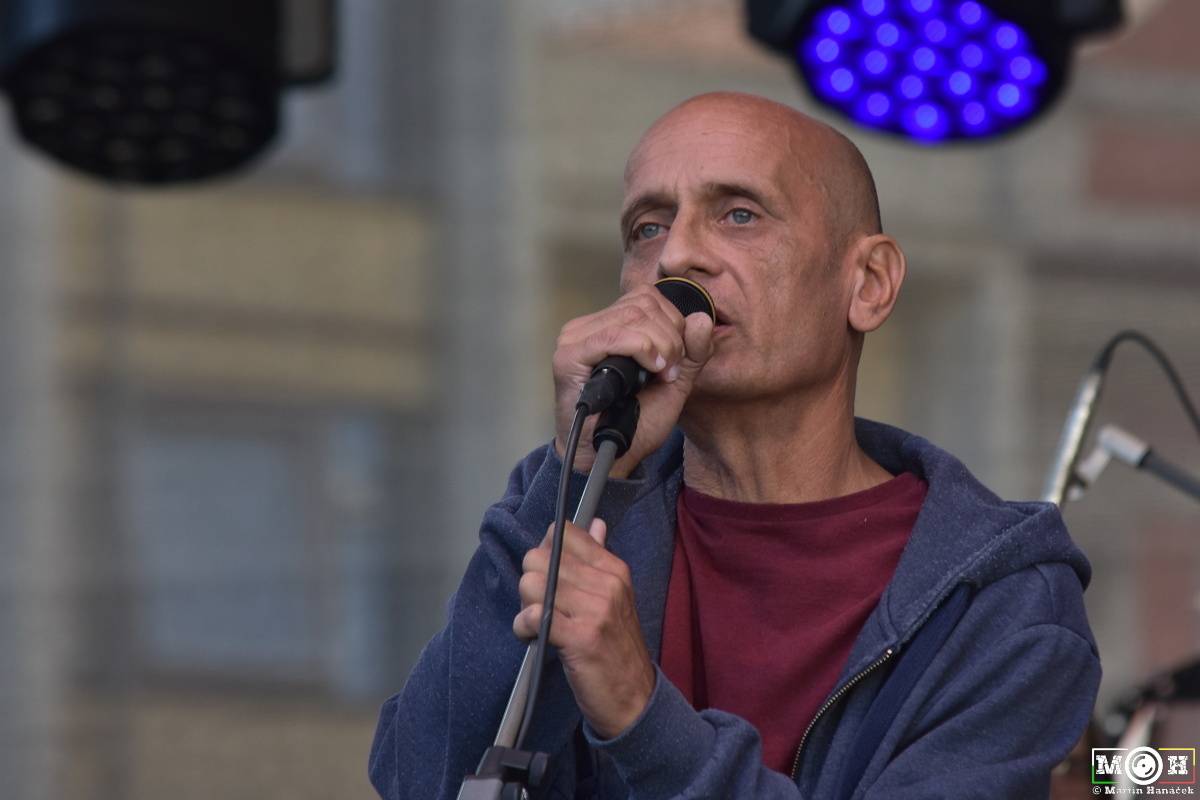 Živá ulice v Plzni: Monika Načeva, Michal Pavlíček, Michal Ambrož nebo Lenka Dusilová oslavovali svobodu