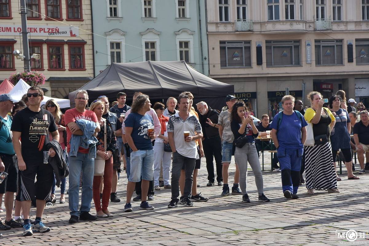 Živá ulice v Plzni: Monika Načeva, Michal Pavlíček, Michal Ambrož nebo Lenka Dusilová oslavovali svobodu