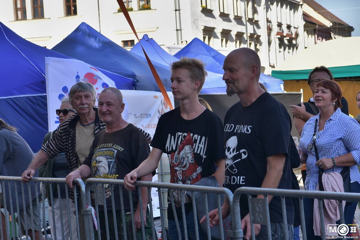 Živá ulice v Plzni: Monika Načeva, Michal Pavlíček, Michal Ambrož nebo Lenka Dusilová oslavovali svobodu