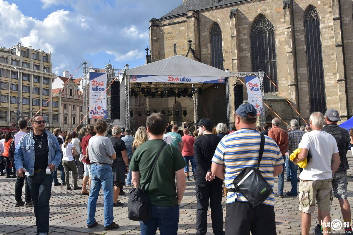 Živá ulice v Plzni: Monika Načeva, Michal Pavlíček, Michal Ambrož nebo Lenka Dusilová oslavovali svobodu