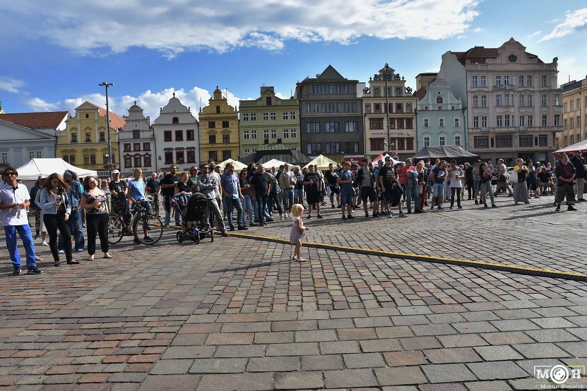 Živá ulice v Plzni: Monika Načeva, Michal Pavlíček, Michal Ambrož nebo Lenka Dusilová oslavovali svobodu