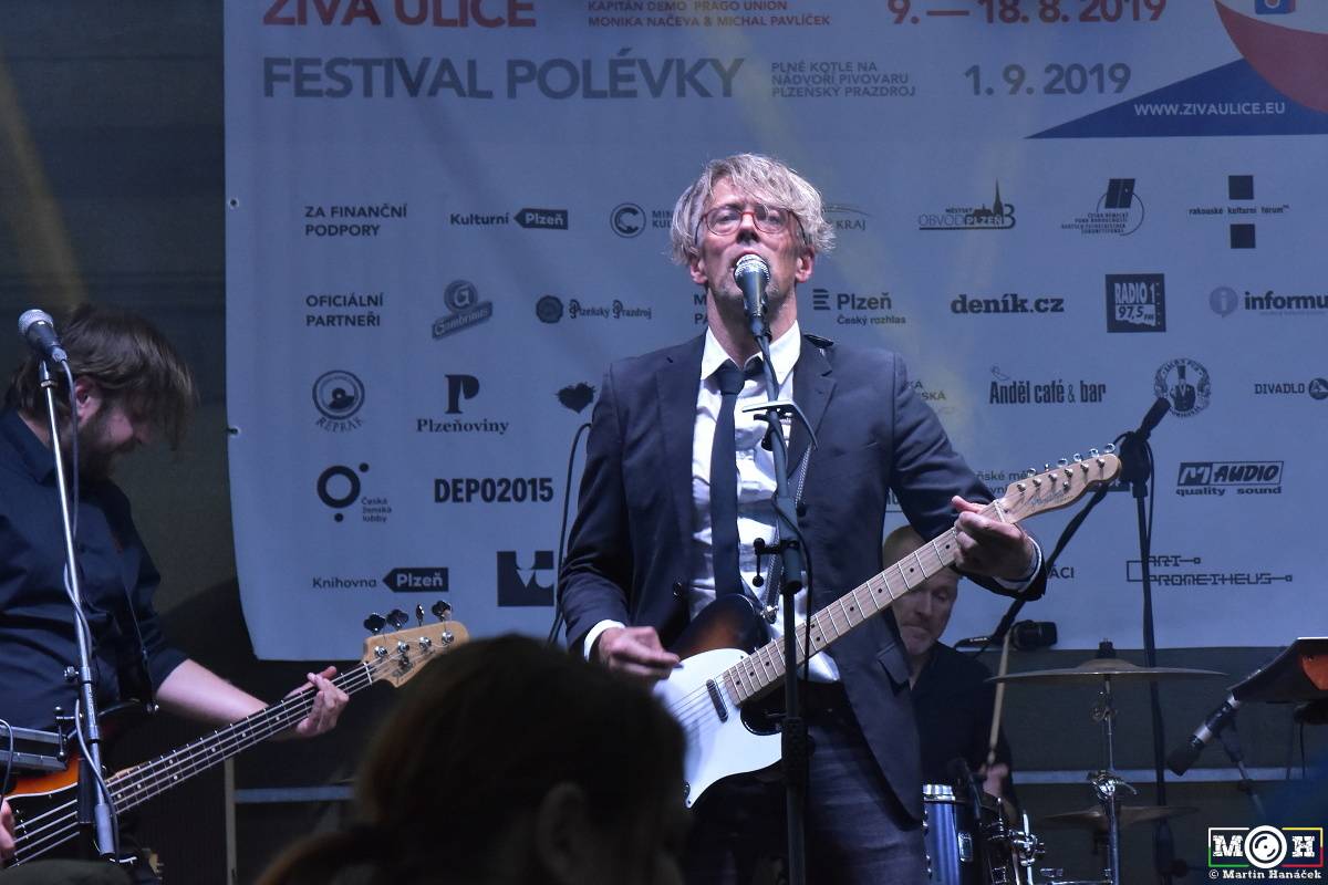 Živá ulice v Plzni: Monika Načeva, Michal Pavlíček, Michal Ambrož nebo Lenka Dusilová oslavovali svobodu