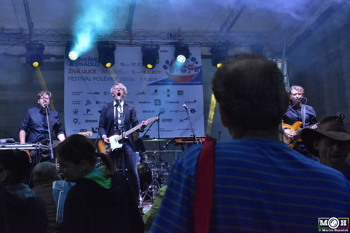 Živá ulice v Plzni: Monika Načeva, Michal Pavlíček, Michal Ambrož nebo Lenka Dusilová oslavovali svobodu