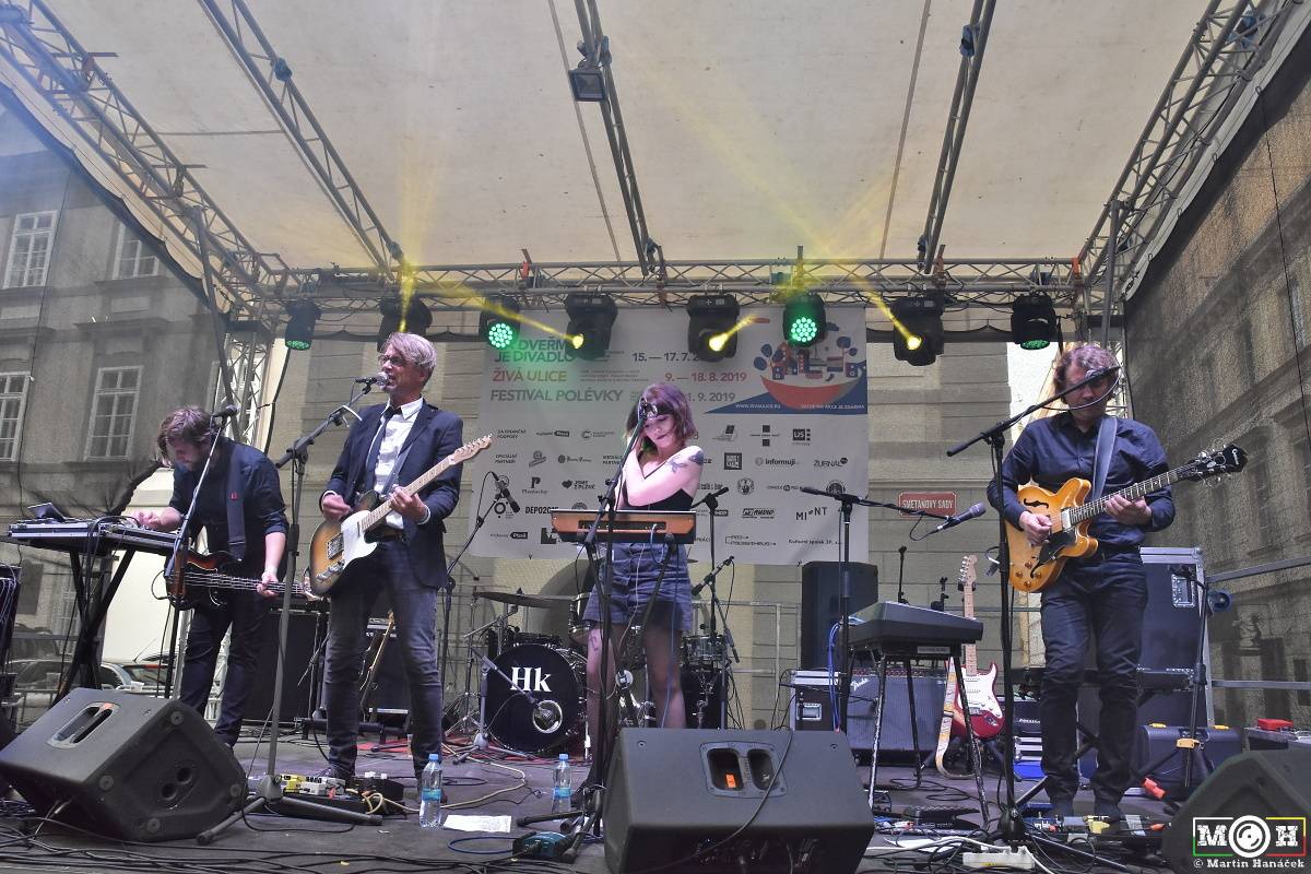 Živá ulice v Plzni: Monika Načeva, Michal Pavlíček, Michal Ambrož nebo Lenka Dusilová oslavovali svobodu