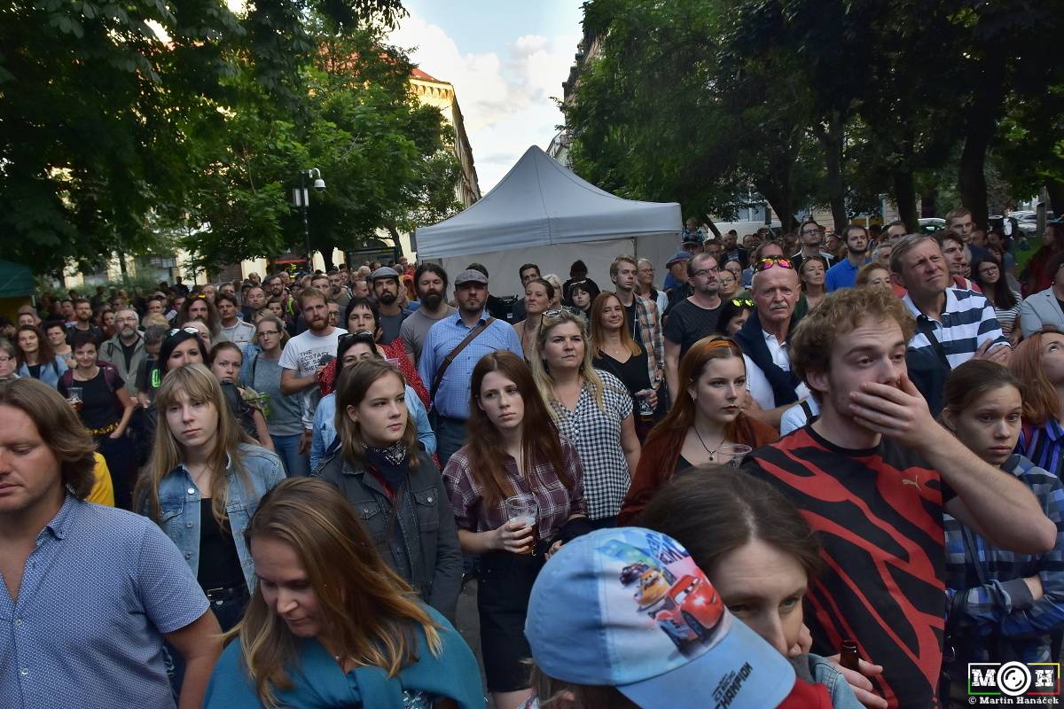 Živá ulice v Plzni: Monika Načeva, Michal Pavlíček, Michal Ambrož nebo Lenka Dusilová oslavovali svobodu