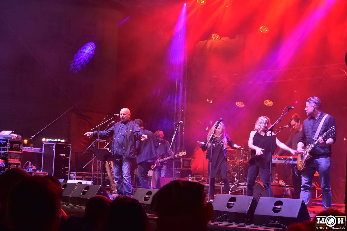 Živá ulice v Plzni: Monika Načeva, Michal Pavlíček, Michal Ambrož nebo Lenka Dusilová oslavovali svobodu