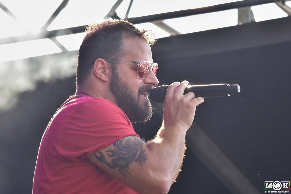 Létofest zamířil do Plzně: Za teplého počasí bavili Monkey Business, Pražský výběr i Marek Ztracený