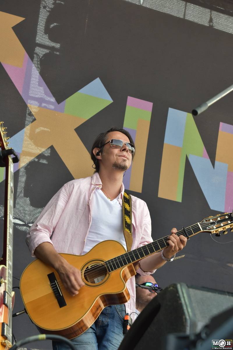 Létofest zamířil do Plzně: Za teplého počasí bavili Monkey Business, Pražský výběr i Marek Ztracený